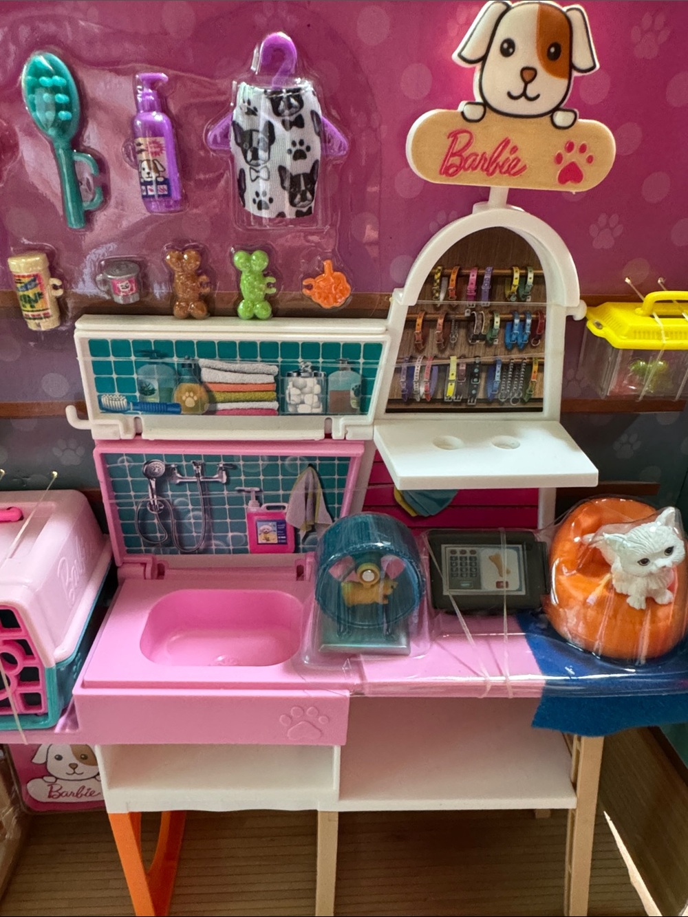 New Barbie Pink and Turquoise Pet Grooming Playset with Doll - Picture 5 of 9